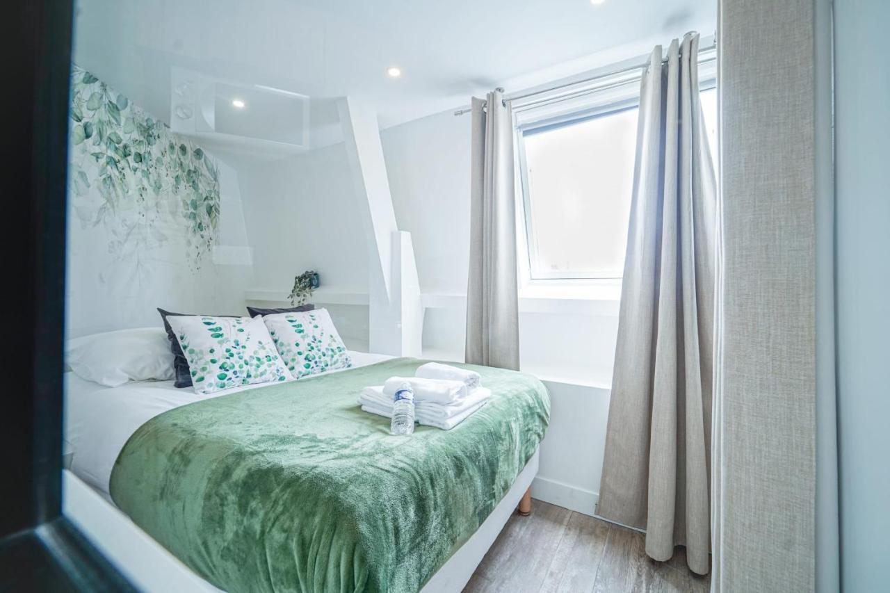 Appartamento Parisian Flat With Eiffel Tower View *
